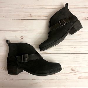 UGG Wright Belted Black Booties Size 6.5